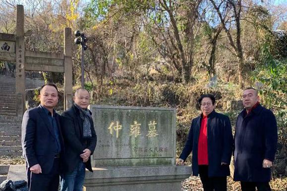 仲雍文化研究會吳煥其會長帶隊廣東東莞宗親前往常熟仲雍墓舉行冬月歲末祭祖活動