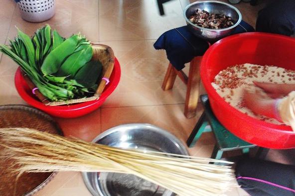 端午節(jié)包粽子