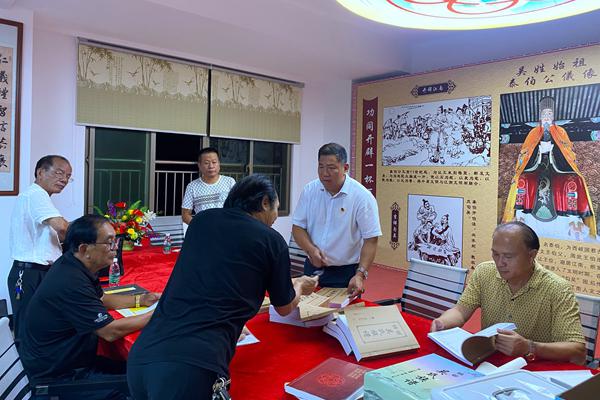 瓊海泰伯書院：組織學(xué)員切磋譜牒課程尋根章節(jié)