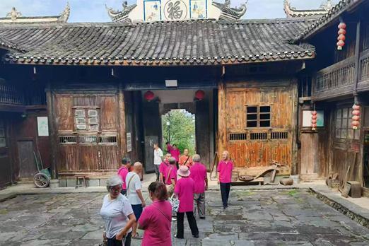 遠口中學76屆高中校友到遠口吳氏總祠、遠口泰伯書院參觀