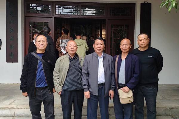 貴州遠(yuǎn)口總祠、遠(yuǎn)口泰伯書院代表赴貴陽參加“吳中番”公塑像揭幕儀式