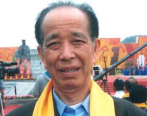 吳展明宗長(zhǎng)為民族文化和吳文化工作做出了非凡的貢獻(xiàn)