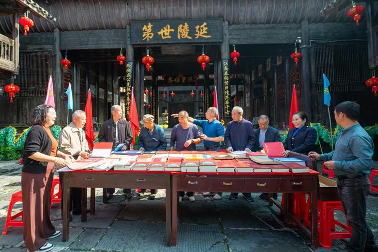 貴州天柱縣融媒體中心到遠口吳氏總祠拍攝家祠文化宣傳片